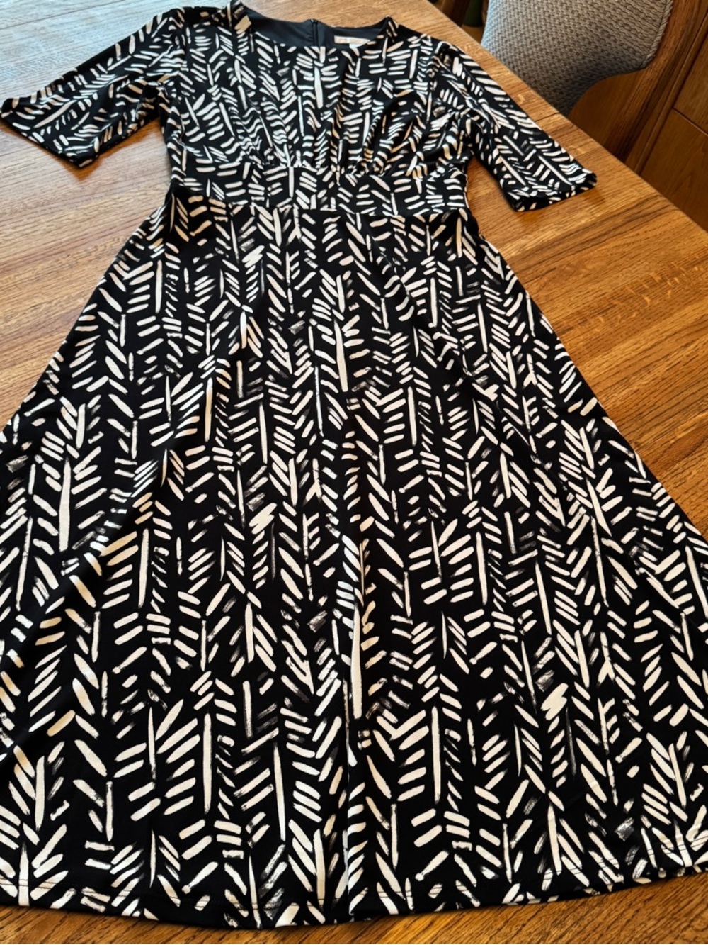 London Times Black & White Abstract Midi Dress – Size 6